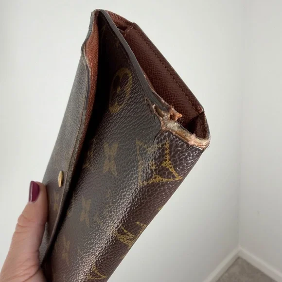 Louis Vuitton International Long Monogram Wallet - Picture 5 of 16